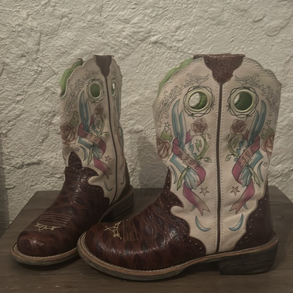 Ariat Western Boots - Picture 3 of 6